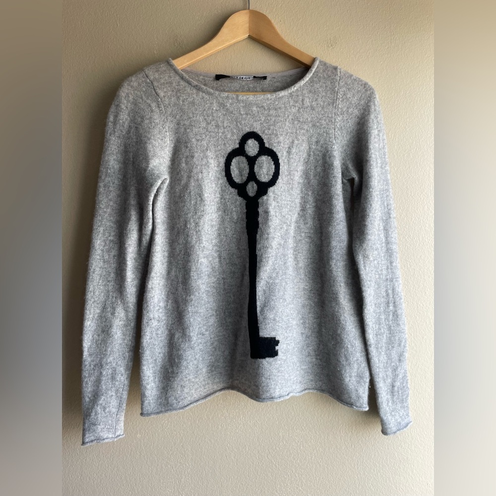 Bloomingdale’s Quotation Cashmere Women Gray Sweater - Picture 1 of 5